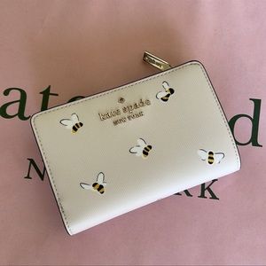 Kate Spade staci bee medium compact bifold wallet
PARCHMENT MULTI